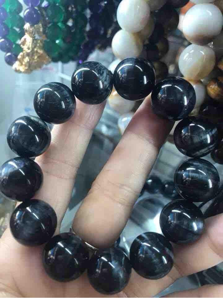 CHIẾC VÒNG TAY PHONG THỦY NAM Mệnh THUỶ MỘC SIZE 16MM ĐÚNG CUNG SANH TỐT 100% ĐÁ MẮT HỔ ĐEN XANH TỰ NHIÊN Đẹp CÓ 460K Ạ