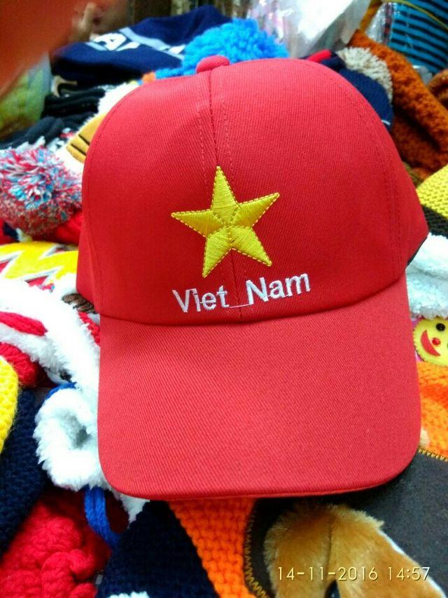 Bộ 2 mũ lưỡi trai việt nam đỏ trơn (nam nữ)