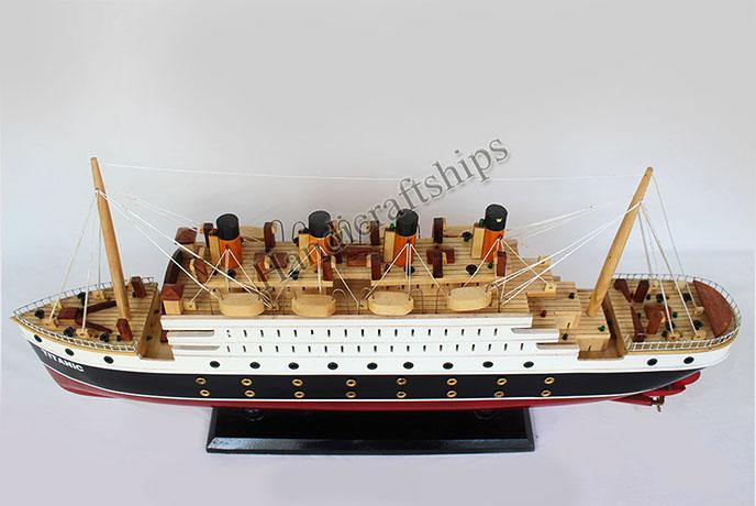 Mô hình tàu thuyền gỗ Titanic có điện (Thân: 60cm)
