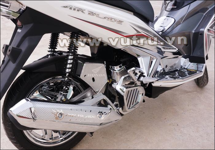 Cảng sau AIR BLADE kiểu SH Ý đen mờ