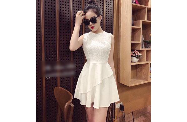 Đầm Ren Váy Tầng Xéo Q-D0KN3 (Trắng)