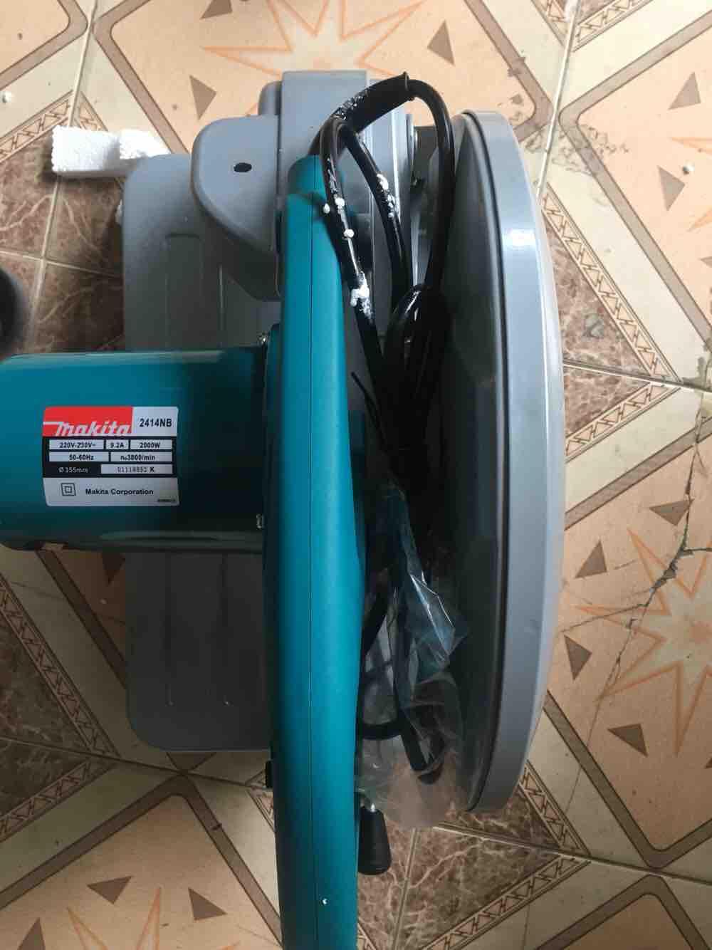 Máy cắt sắt bàn makita 2414B.