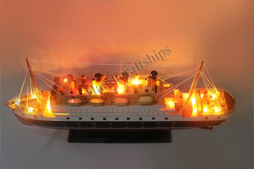 Mô hình tàu thuyền gỗ Titanic có điện (Thân: 60cm)