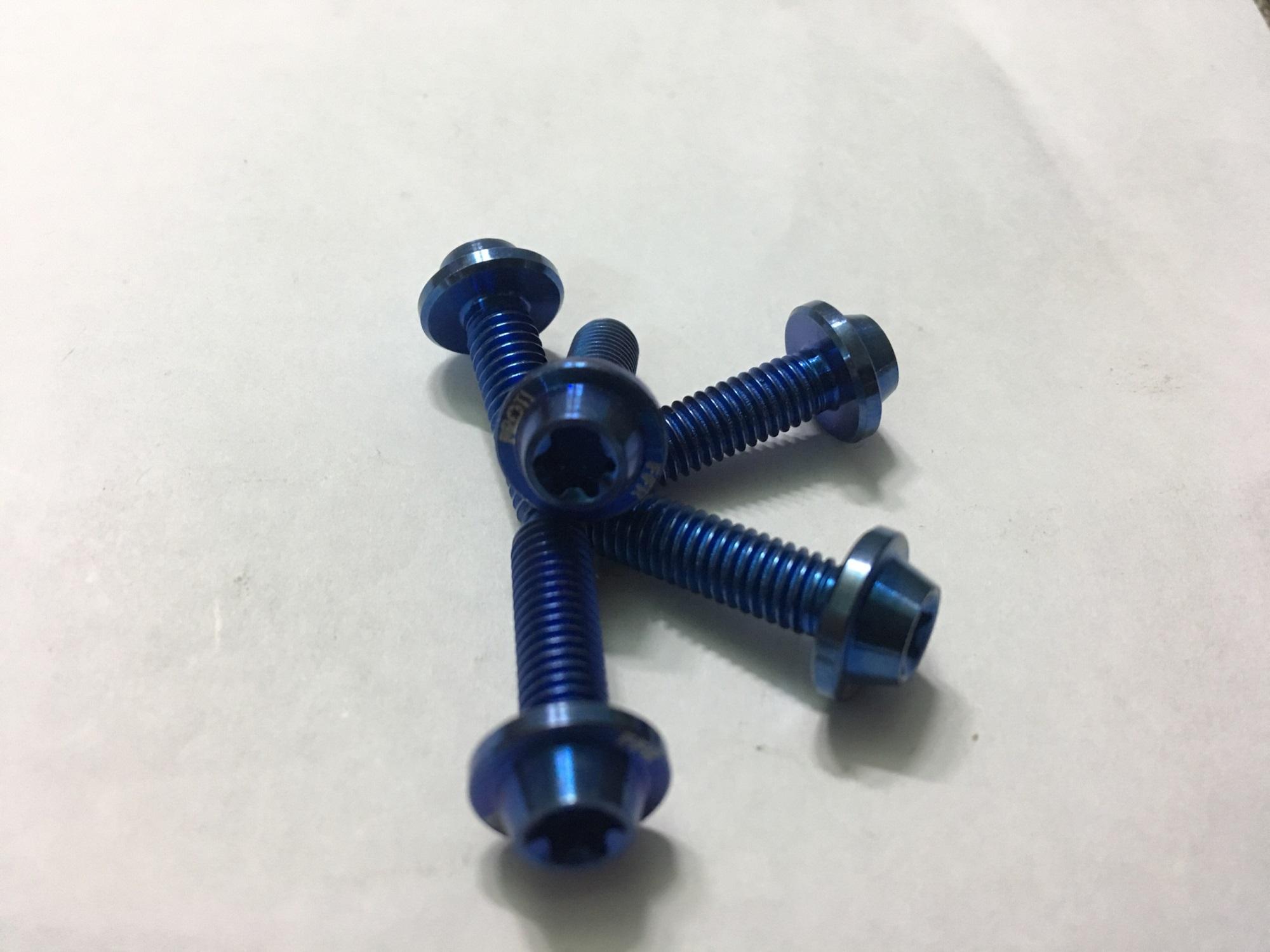 5 ỐC TITANIUM GR5 gắn DÀN ÁO(răng nhuyễn)