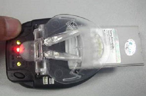 Cục sạc đa năng cho điện thoại pin rời