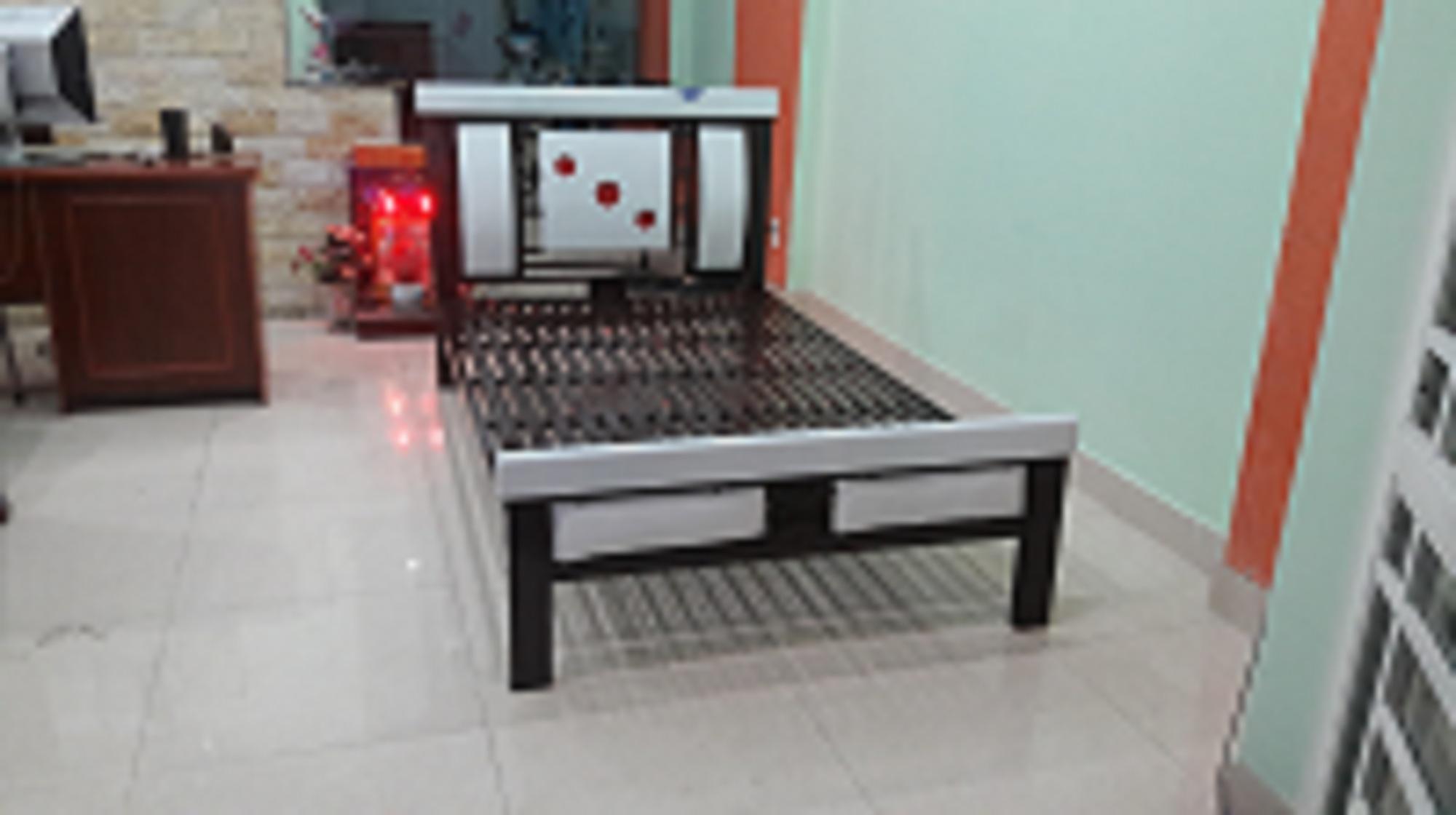 Giường sắt hộp đèn 1m2