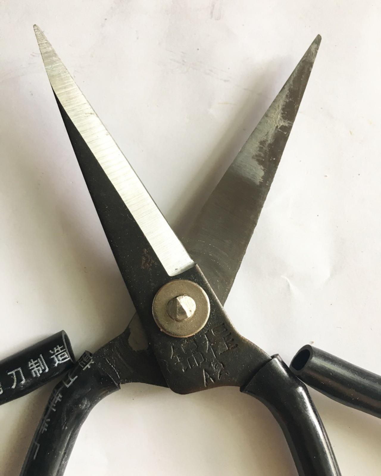 Kéo cắt đa năng tay cầm bọc da 180mm