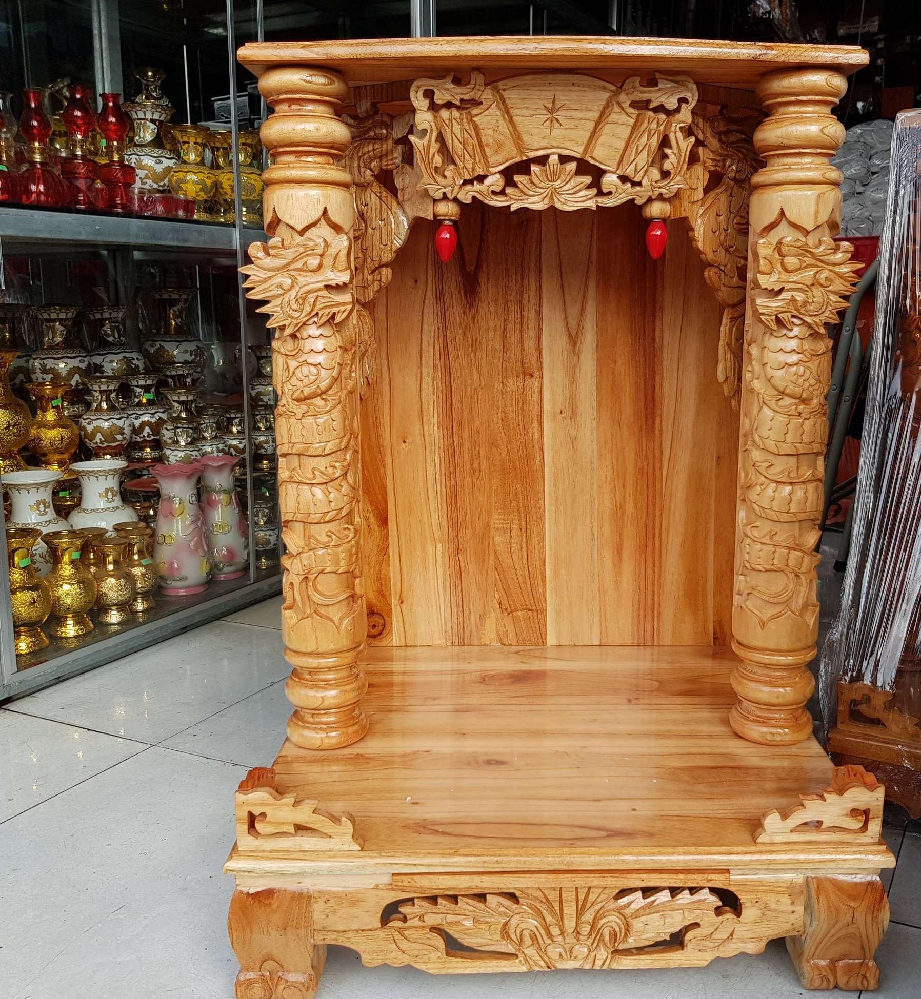 Bàn thờ thần tài ông địa gỗ xoan ngang 60 cm quỳ trụ màu vàng chanh