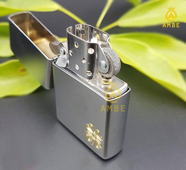 Bật lửa Zippo Satin cỏ 4 lá may mắn Z190