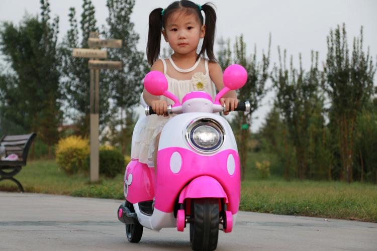 XE MÁY ĐIỆN TRẺ EM HÌNH MICKEY DỄ THƯƠNG