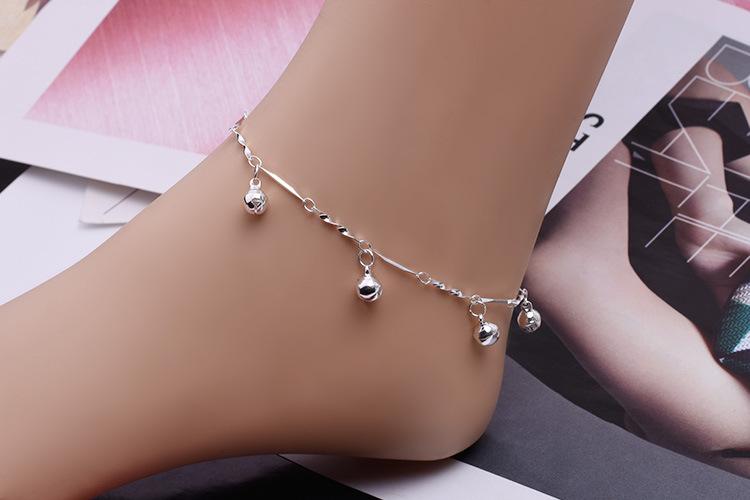 Lắc chân chuông nhỏ dễ thương
