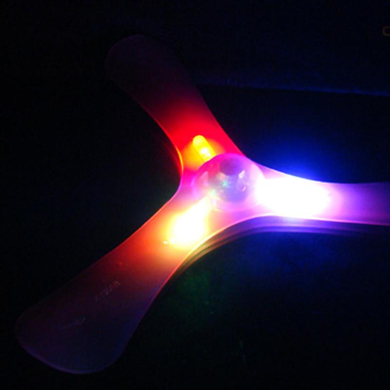 [HCM SHIP NHANH]Boomerang 3 cánh V.5 (Có Đèn Led, Màu Hồng)