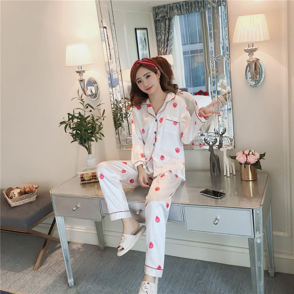 [HCM]Bộ Đồ Ngủ Phi Lụa Dài Tay Họa Tiết Dâu Tây CDANP13