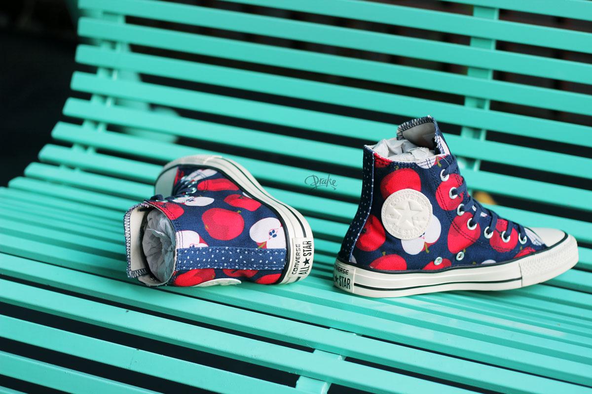 converse apple print