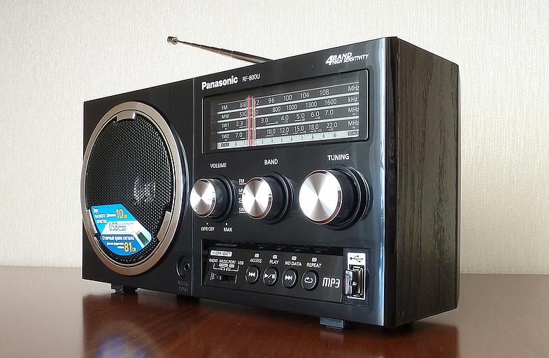 ĐÀI RADIO FM USB PANASONIC RF-800U (mp3)
