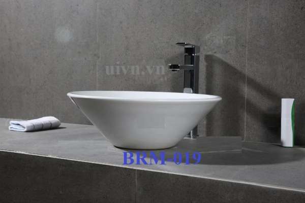 Combo lavabo sứ trắng 019 và vòi vuông dương bàn đá (Combo D)