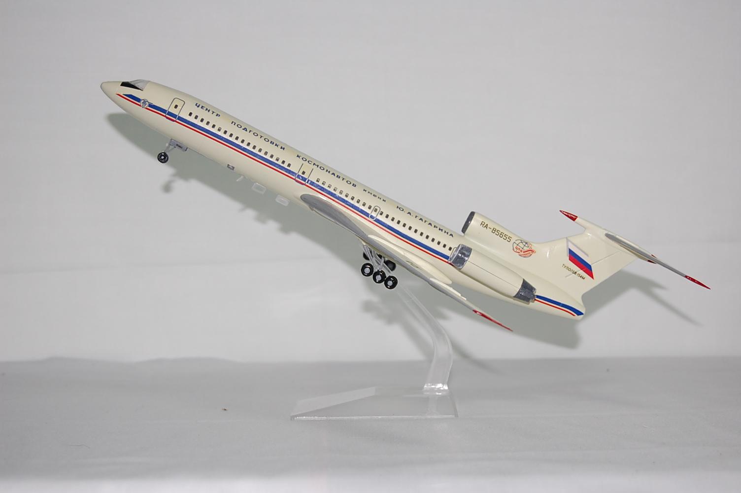 Mô hình máy bay TU-154 tỉ lệ 1/144