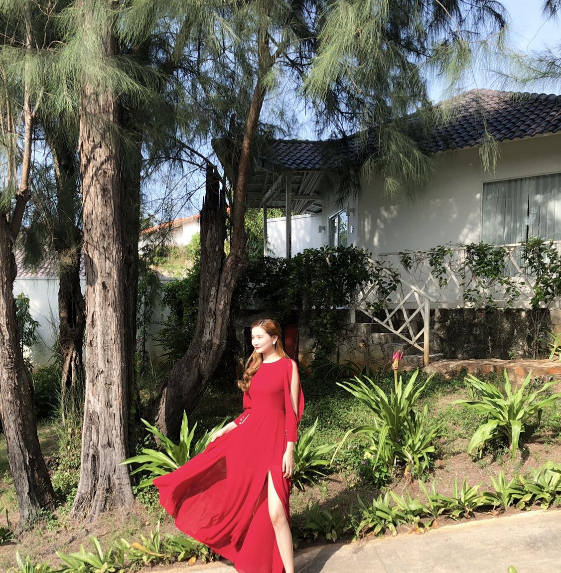 [HCM]Đâm maxi đỏ tay dài xẻ tà sang trọng