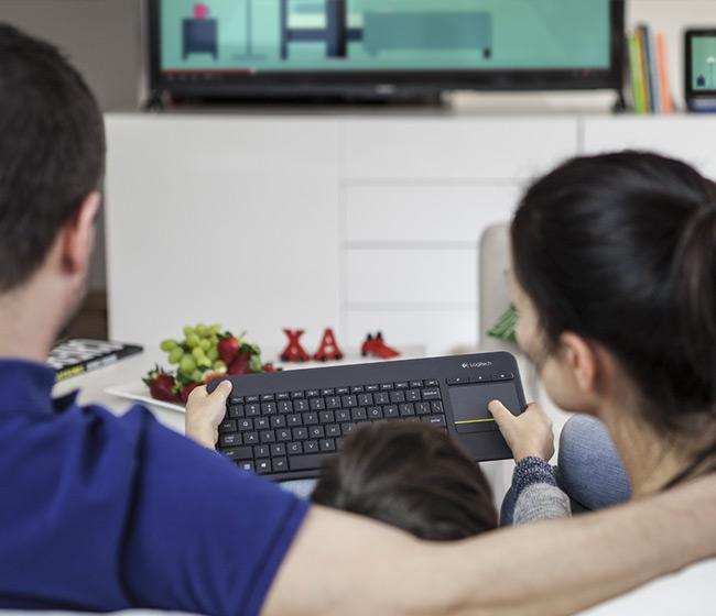 WIRELESS TOUCH KEYBOARD K400 PLUS HTPC keyboard for PC connected TVs - Black - 12 months warranty