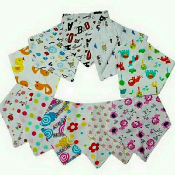 Khăn yếm tam giác cho bé 