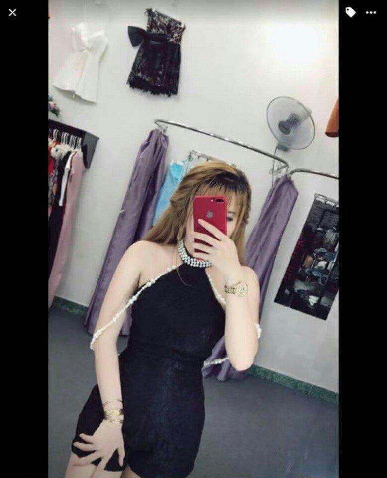 Jump ngắn cổ yếm dây cườm