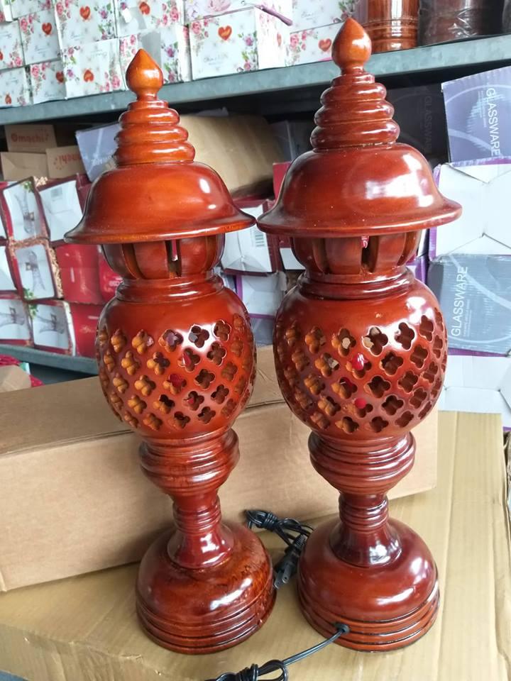 Cặp đèn thờ gỗ tràm bông vàng cao 46 cm