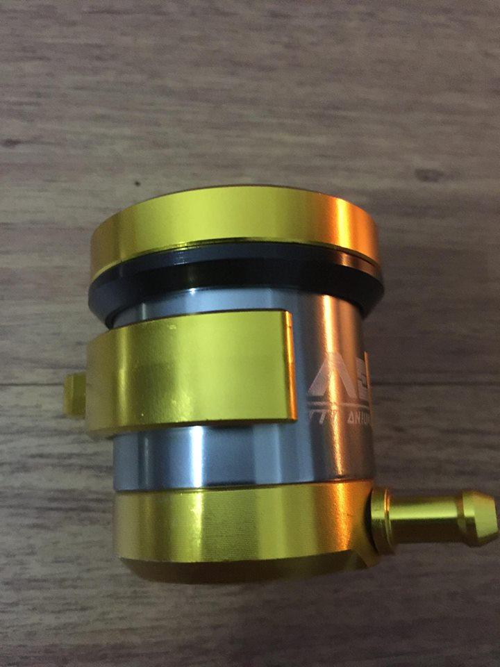 Bình dầu Rizoma sử dụng cho xe WINNER  EXCITER...(Tặng kèm pat)