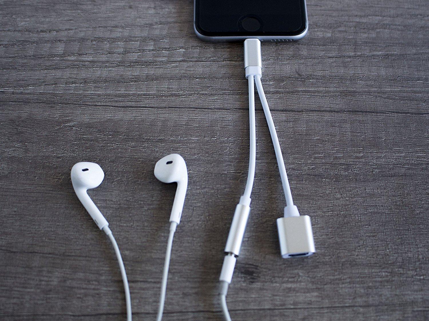 Jack chia Lightning ra 3.5mm kèm cổng sạc