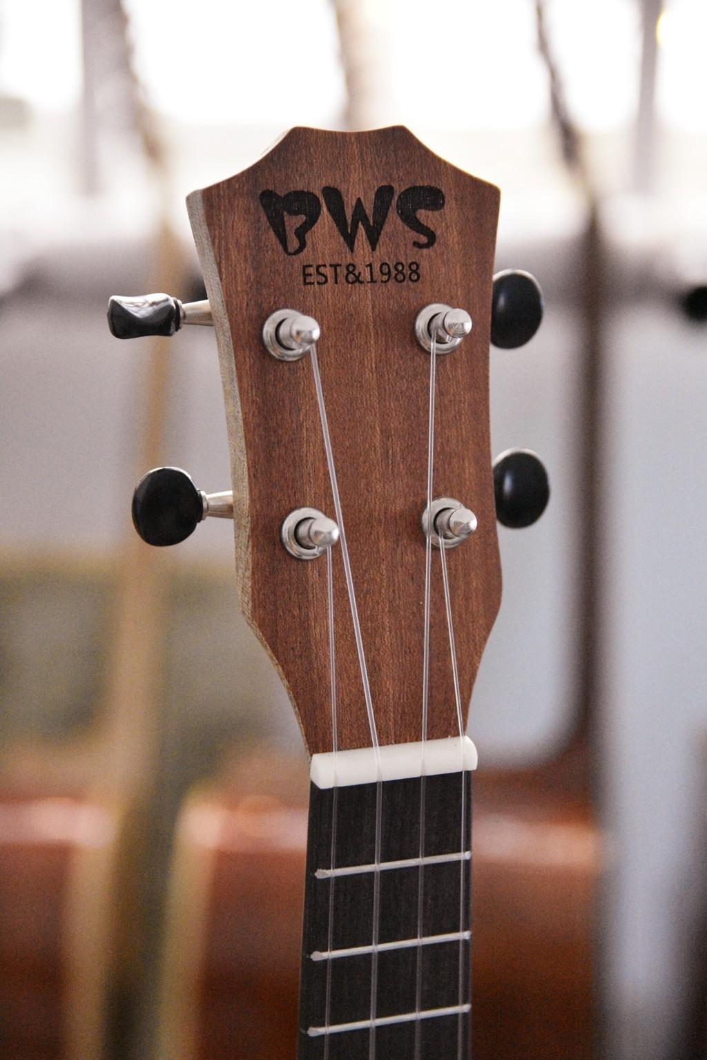 ĐÀN UKULELE BWS SOPRANO 21 INCH MAHOGANY (tặng kèm phụ kiện)