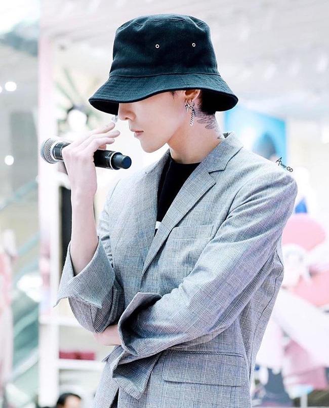 Nón bucket trơn của GDragon so hot