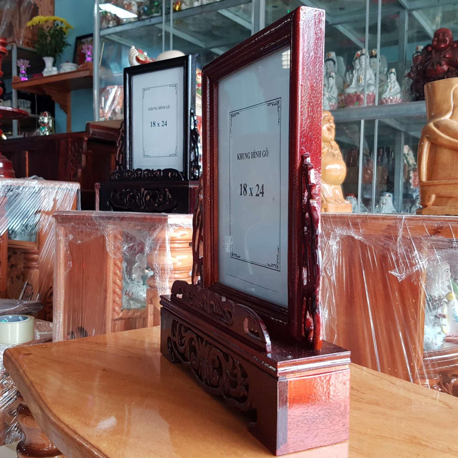 Khung hình thờ gỗ xà cừ