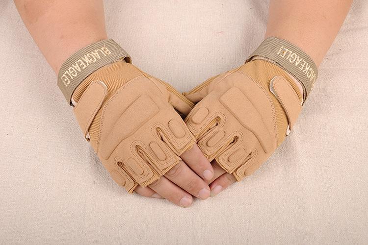 Găng tay Black Eagle, Black Hawk cụt ngón