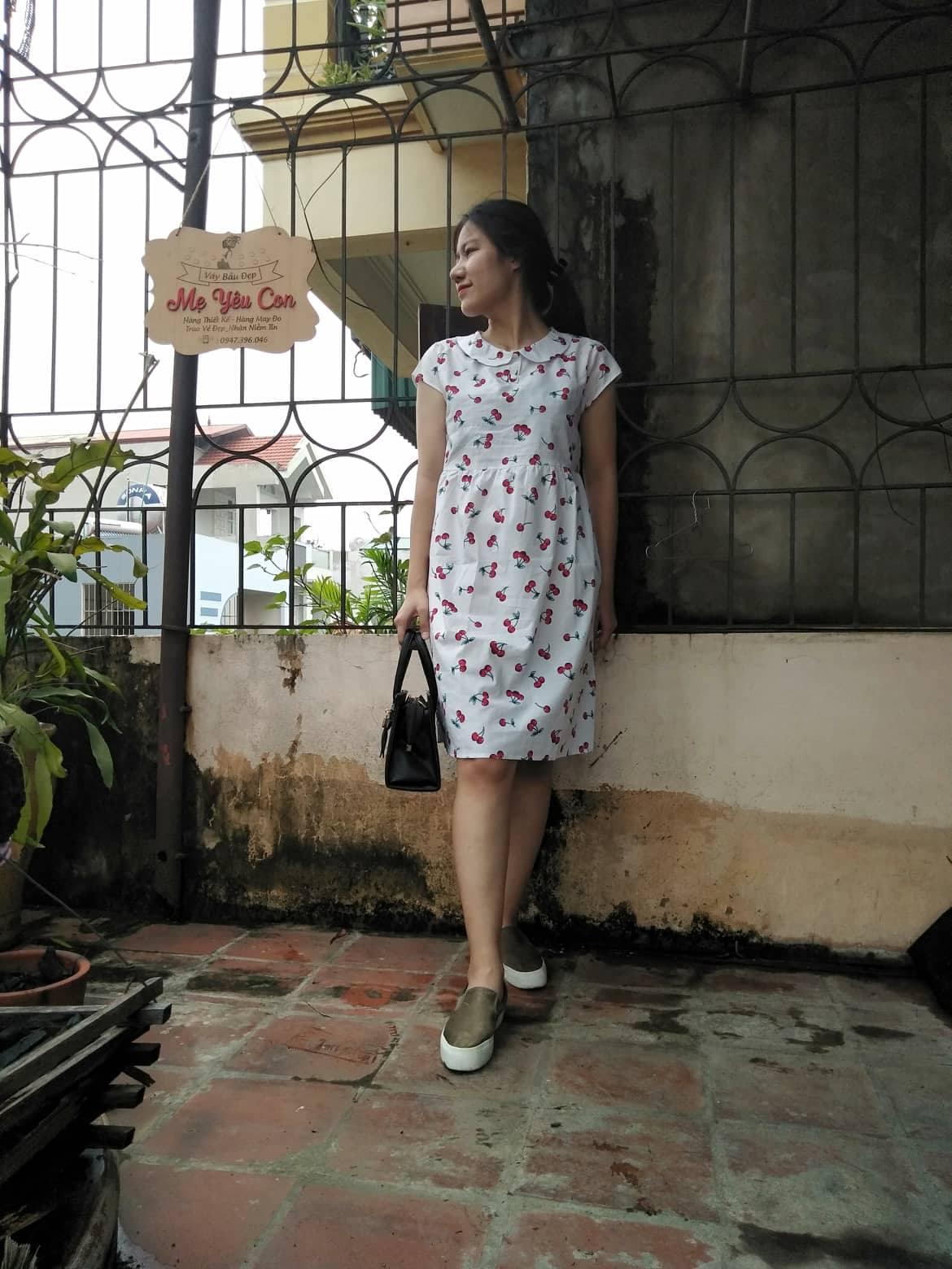 Váy bầu cherry trắng cổ sen