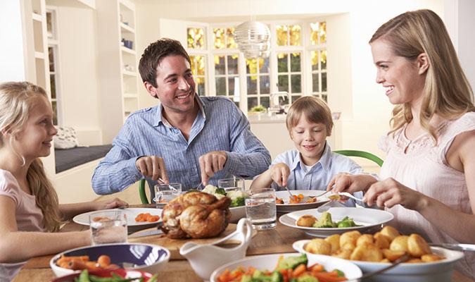 Người Đức dạy con trên bàn ăn