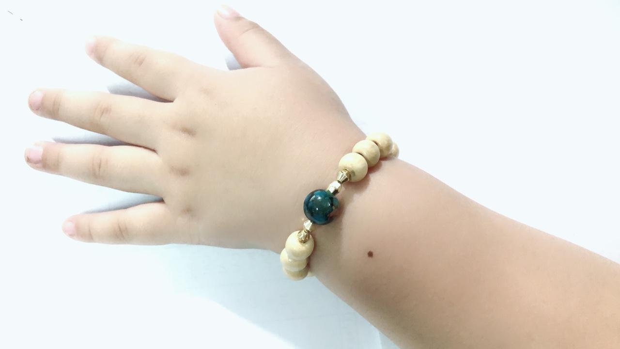 [HCM]Vòng đeo tay dâu tằm cho trẻ em ( Giao ngẫu nhiên )