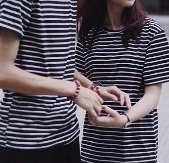 ÁO CẶP - Áo thun nam nữ cổ tròn KẺ NGANG AKO1 vải dày mịn,thoáng mát phong cách hàn quốc ( đen )