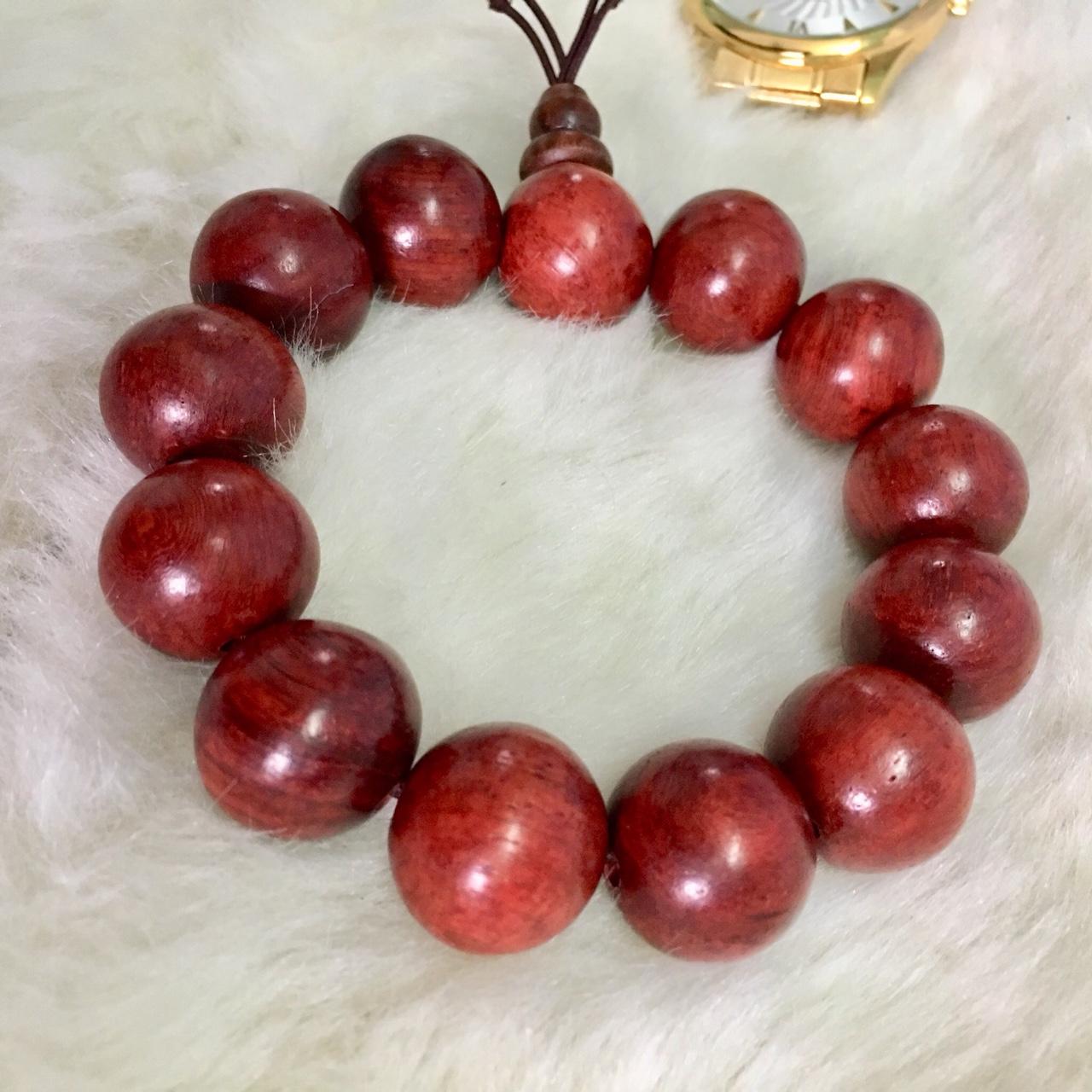 Vòng đeo tay gỗ sưa may mắn (cỡ hạt 18li)