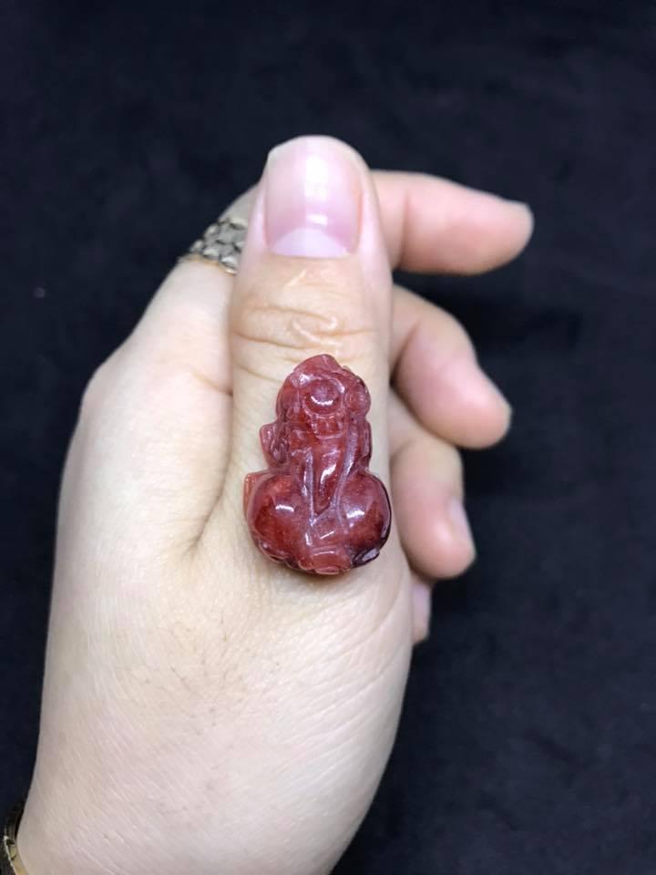 Mặt tỳ hưu may mắn đá cẩm thạch đỏ