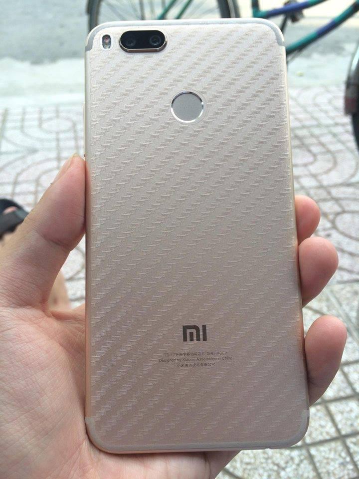 Dán cacbon xiaomi mi 6x  (  Xiaomi Mi A2 )