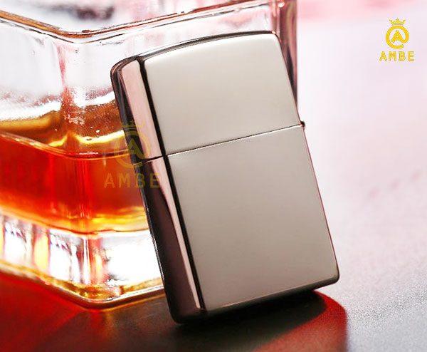 Bật lửa Zippo bàn tay chơi bài 29396