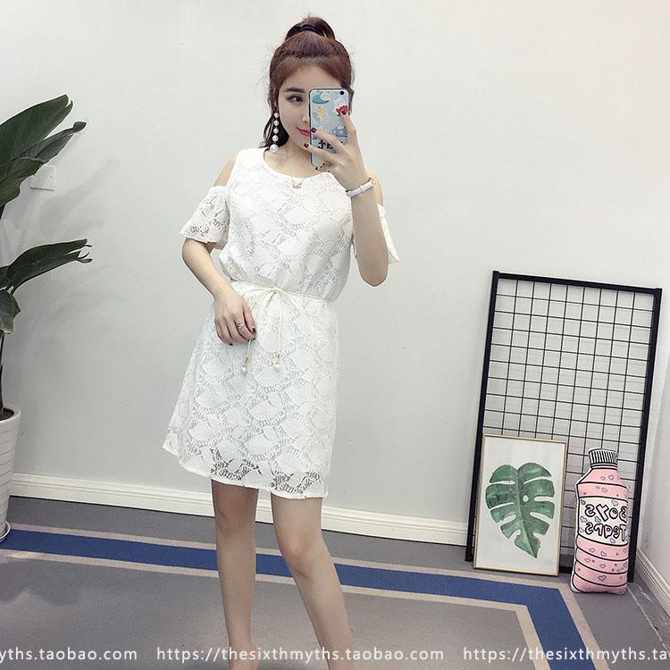 Đầm Ren Trễ Vai