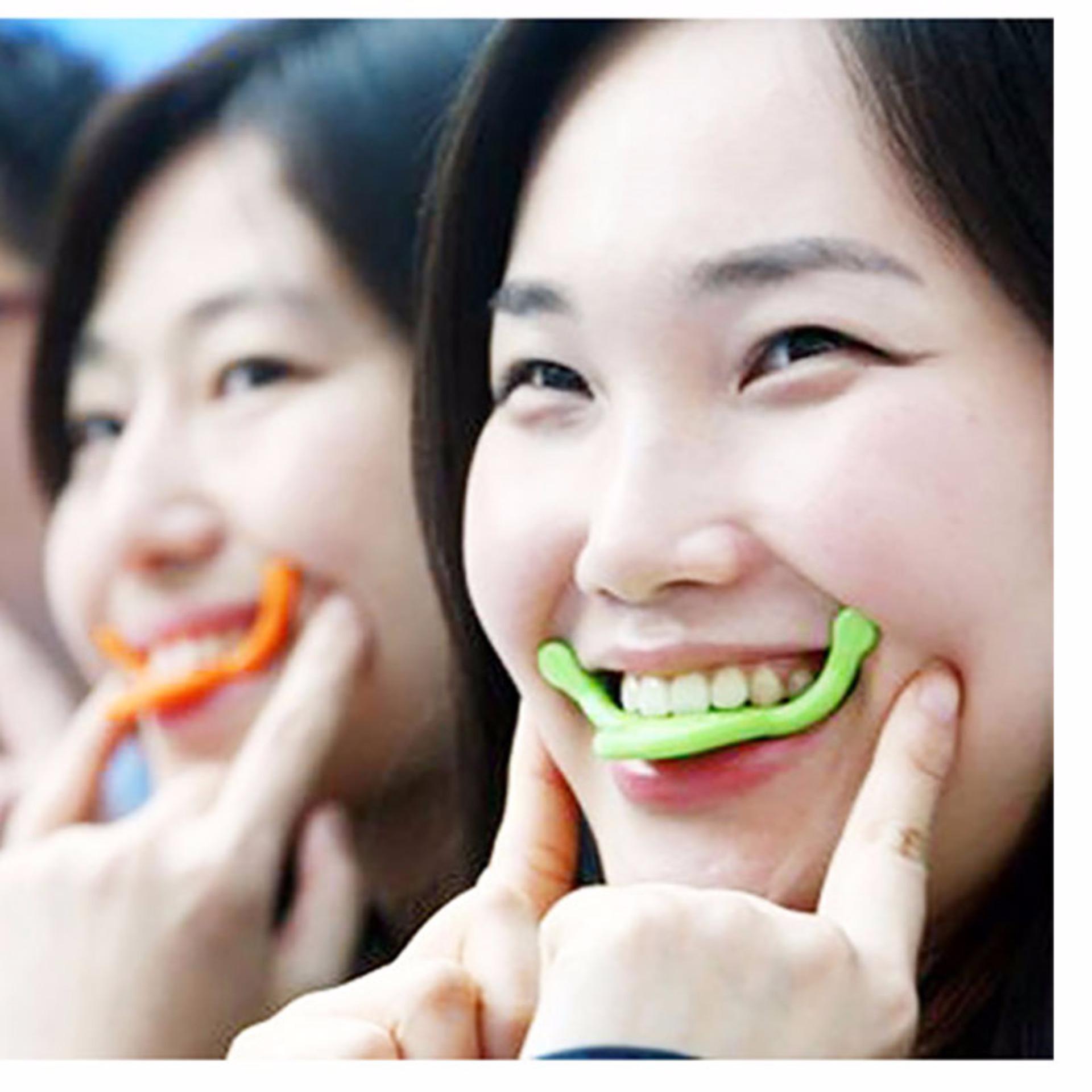 Bộ 2 dụng cụ tạo nụ cười tươi - Smile maker  (Xanh lá cây)