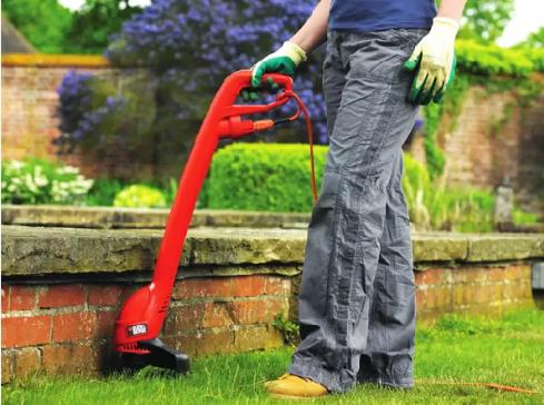Máy cắt cỏ cầm tay Black &Decker GL260-B1