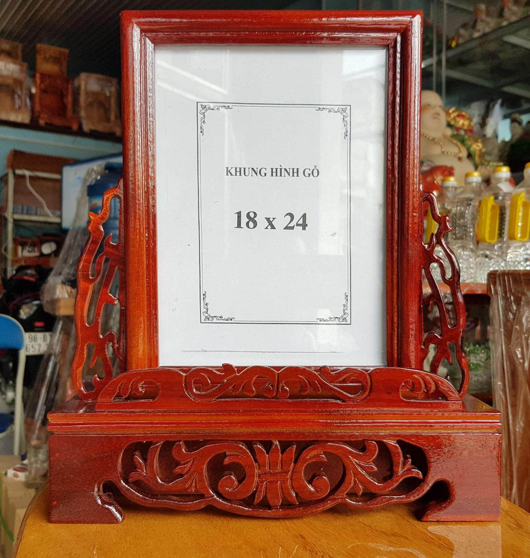 Khung hình thờ gỗ xà cừ