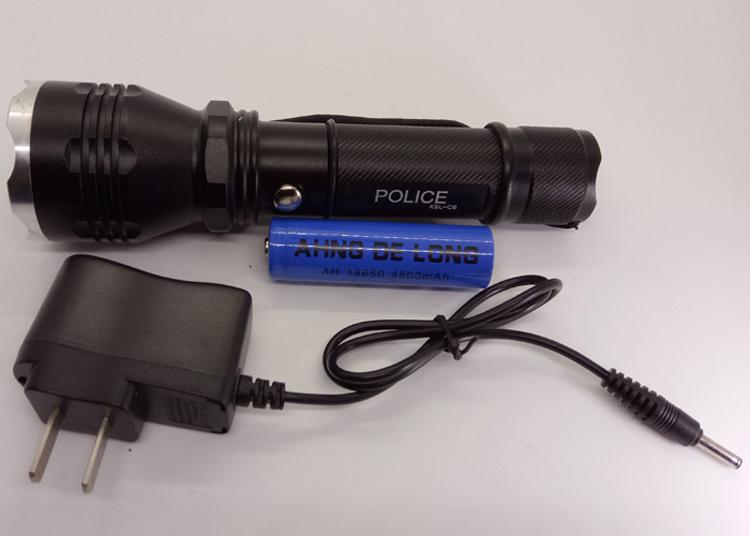 Đèn pin sạc điện siêu sáng Police C6 (Đen)