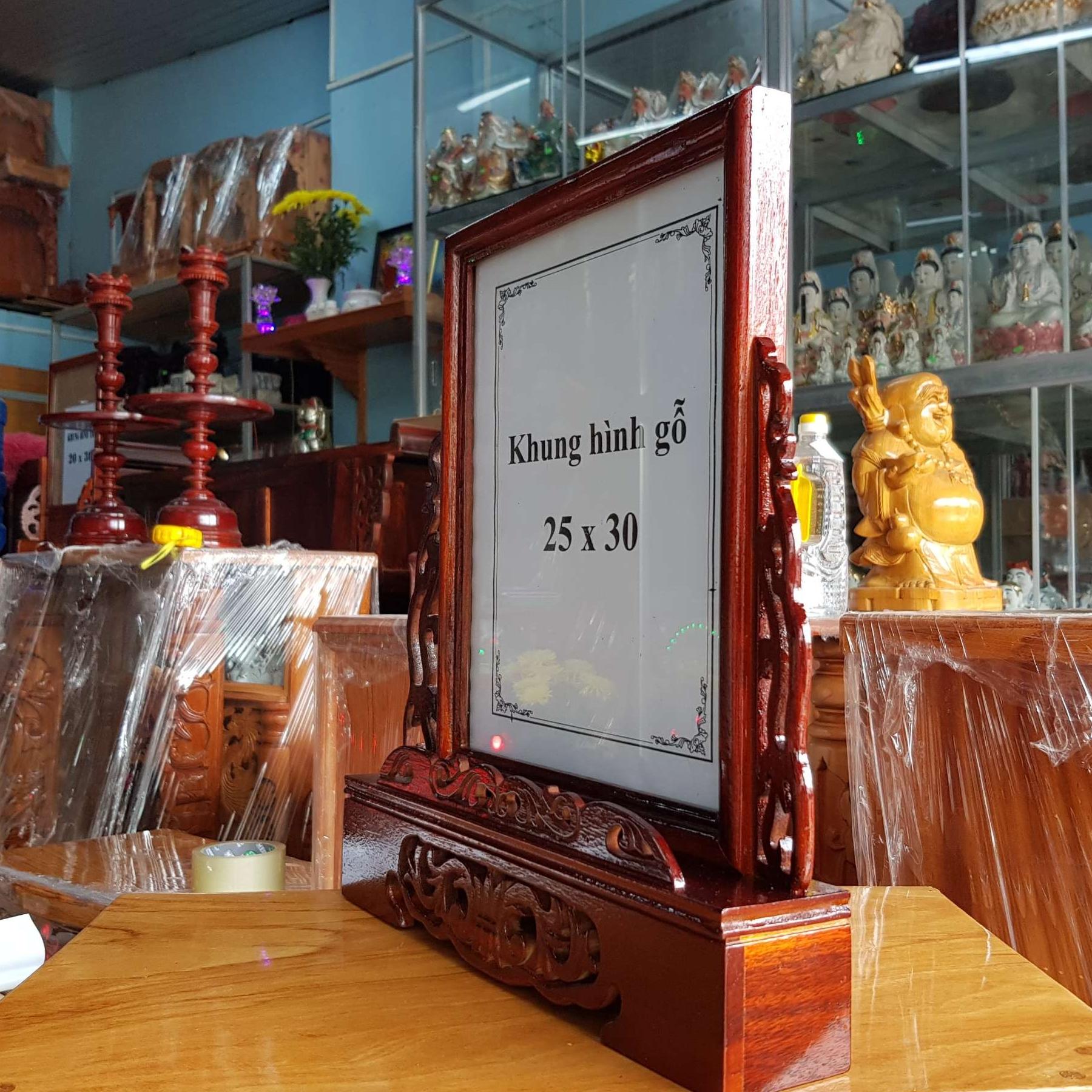 Khung hình thờ gỗ xà cừ