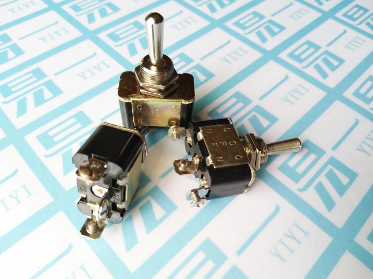 Công tắc gạt 3 chân  on-off-on 15A-250v
