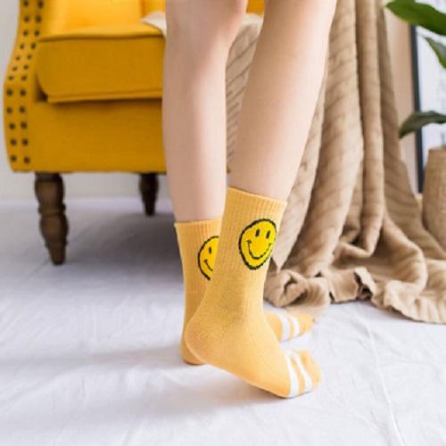 Tất cổ cao mặt cười
