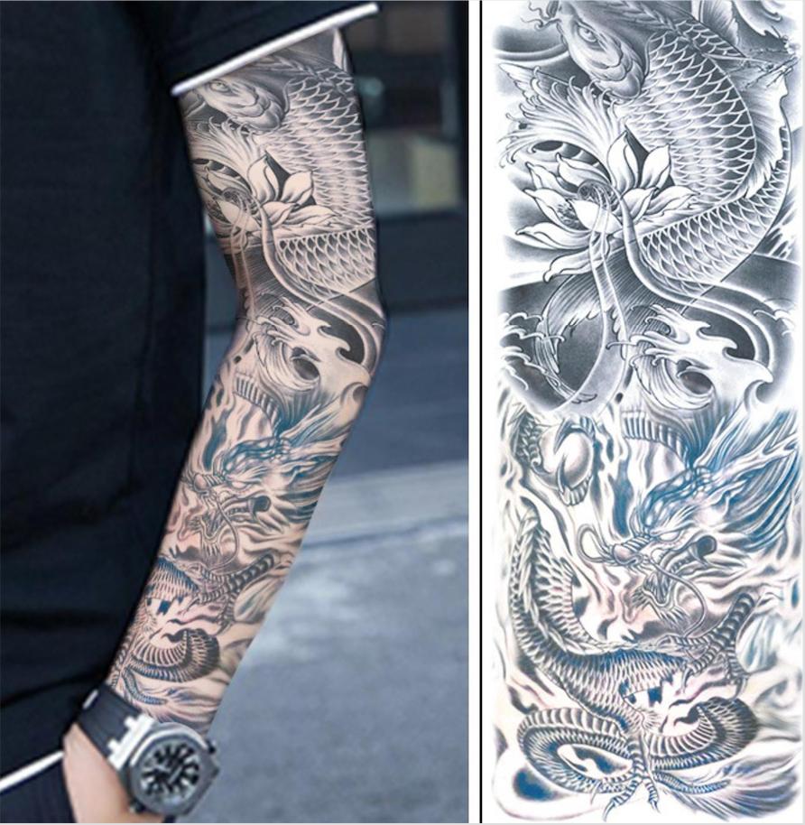 Nếu bạn yêu thích tattoo kín tay, đừng bỏ qua bức ảnh này với những hình xăm tuyệt đẹp được khắc trên cánh tay rắn chắc, mạnh mẽ, đầy sức cuốn hút.