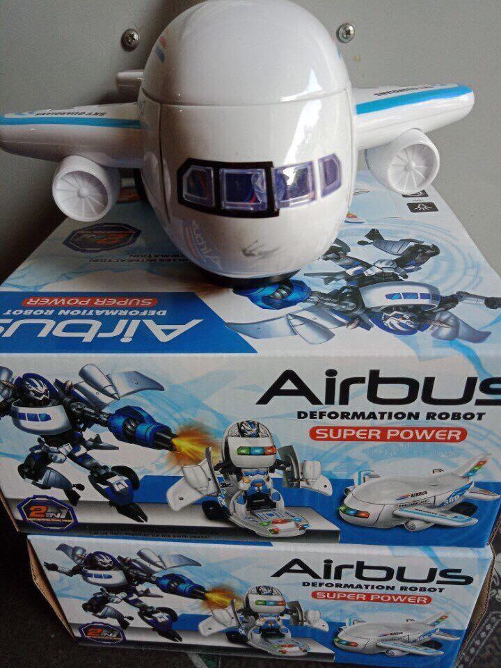 Máy bay biến hình thành robot phát nhạc vui nhộn cho bé